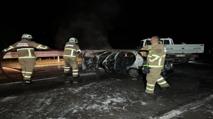 Kamyonetle çarpışan otomobilde yangın çıktı: 1 ölü, 2 yaralı