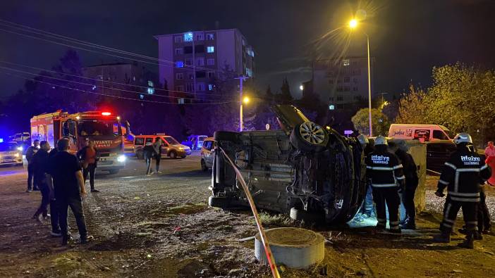 Alkollü sürücü 3 aracı biçerek, beton büze çarptı