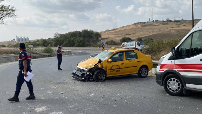 Çorlu'da ticari taksi ile tır çarpıştı: 3 yaralı