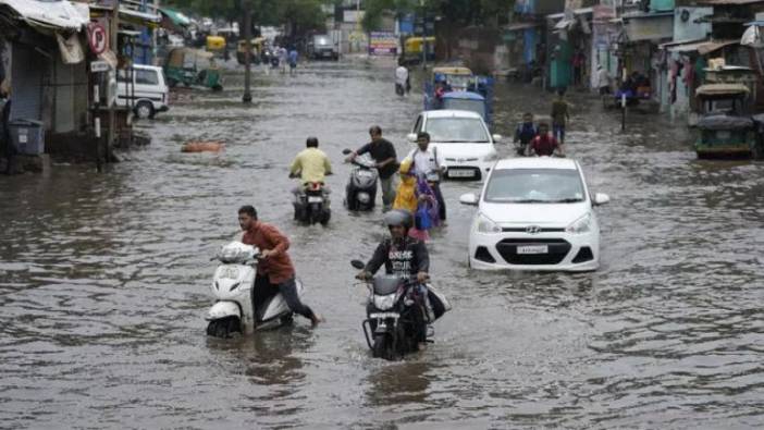 Hindistan’daki sel felaketinde can kaybı 42’ye yükseldi