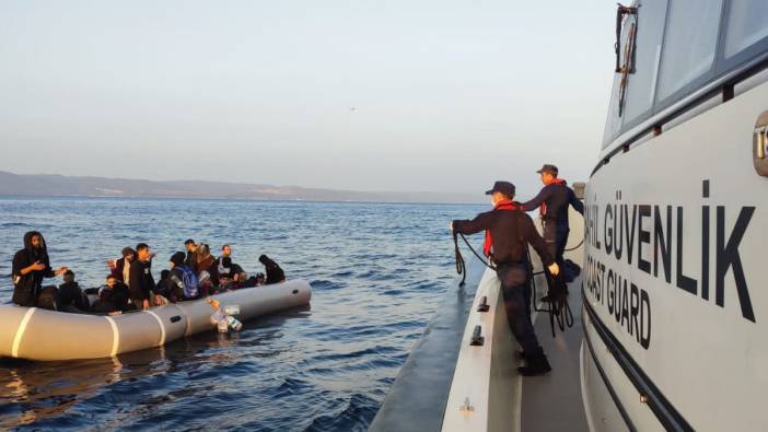 Ayvalık açıklarında geri itilen bottaki 34 kaçak göçmen kurtarıldı