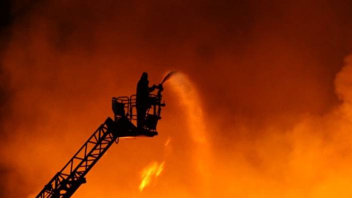 Kırklareli’nde ağaç işleme fabrikasındaki yangın kontrol altına alındı