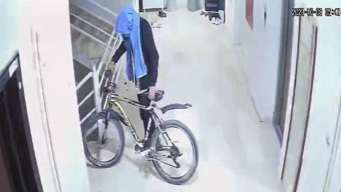 Bisiklet hırsızı güvenlik kamerasına yansıdı