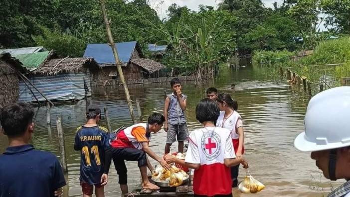 Myanmar'da sel 10 bin kişiyi yerinden etti