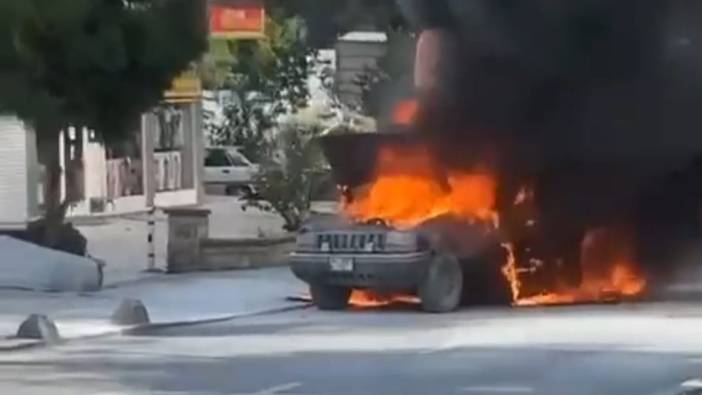 Kadıköy’de park halindeki cip alev alev yandı