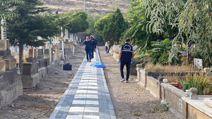 Mezarlıkta cinayet: Kalbinden bıçaklanıp hayatını kaybetti