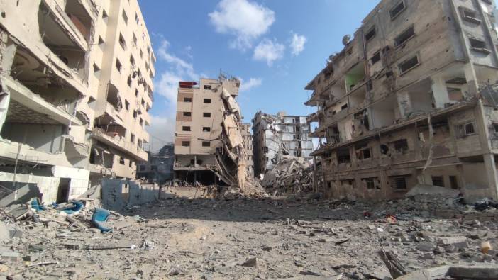 İsrail Gazze'deki bir mahalleyi yok etti. Evler küle döndü