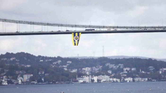 Köprülere Süper Kupa şampiyonu Fenerbahçe'nin bayrakları asıldı