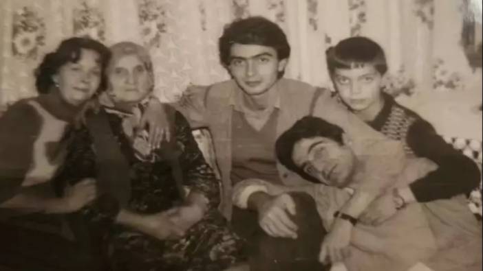 Fotoğraftaki küçük çocuk artık çok ünlü oldu. ''Yıl 1980 yer Ankara Yenimahalle'' notunu yazdı
