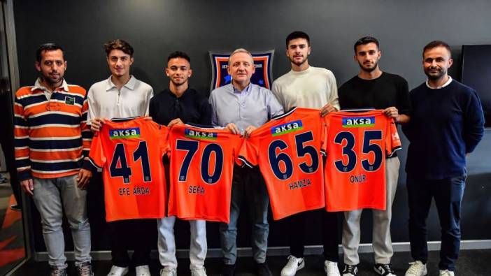Başakşehir genç oyuncularıyla profesyonel sözleşme imzaladı