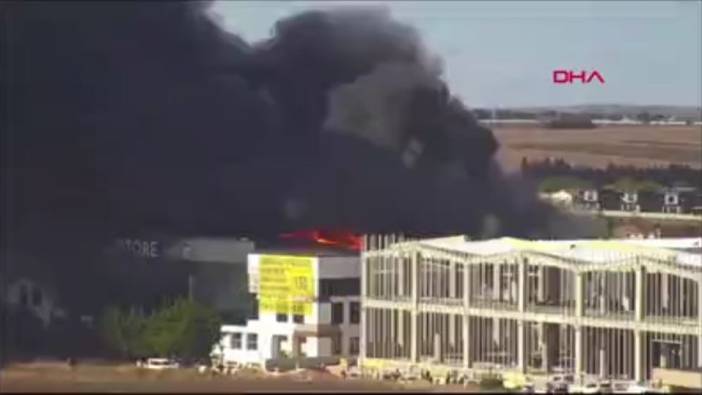 Silivri’de mobilya fabrikasında yangın: Kara dumanlar kentin birçok noktasından görülüyor
