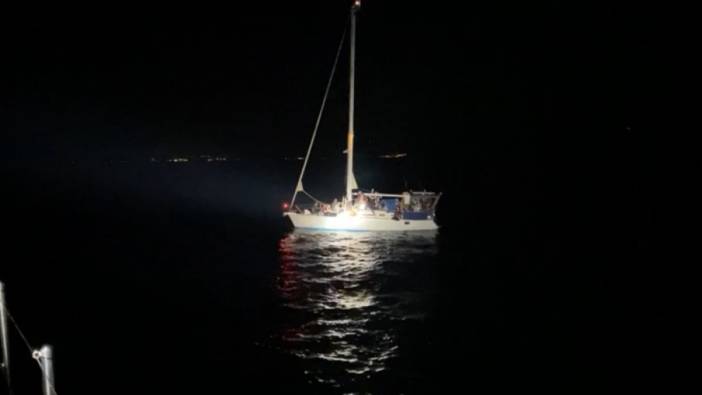 Datça açıklarında Yunanistan'ın ittiği lastik bottaki 110 düzensiz göçmen kurtarıldı