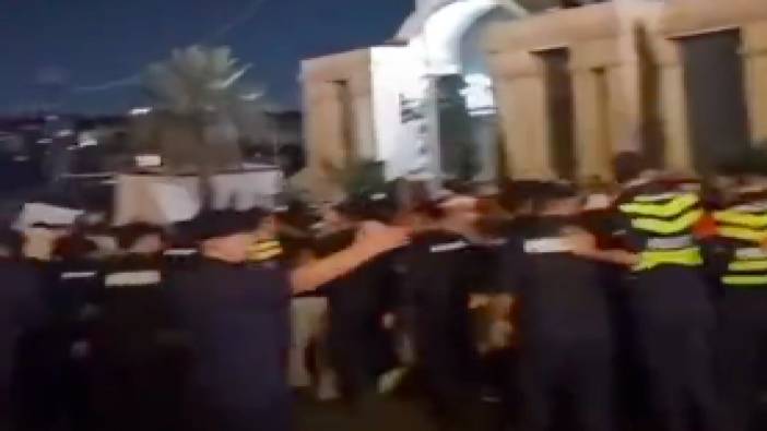 Ürdün polisi, ABD Büyükelçiliği'ne yürümeye çalışan Ürdünlüleri engellemeye çalışıyor