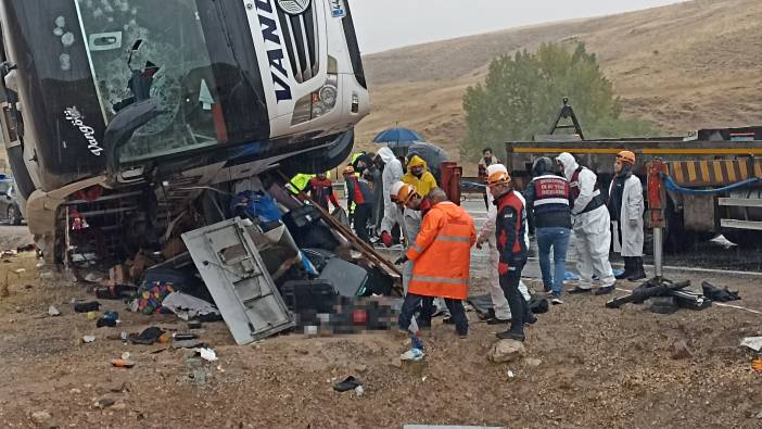Sivas’ta yolcu otobüsü devrildi. Valilik’ten açıklama: 7 ölü 40 yaralı