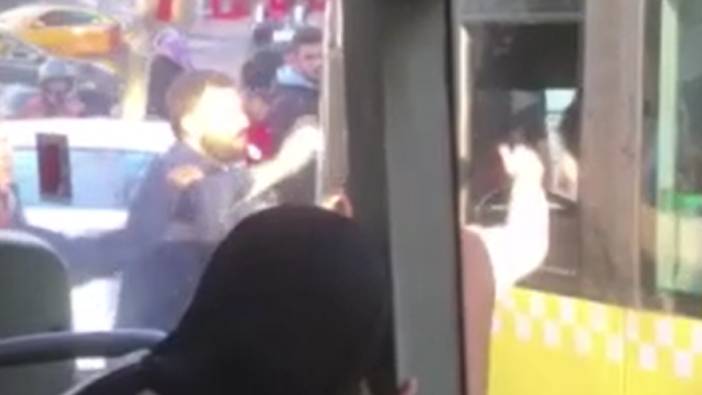 İETT otobüsünün önünü kesip şoföre saldırdılar