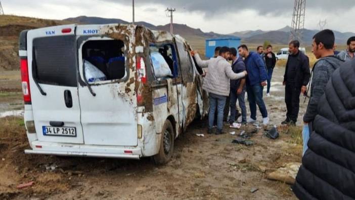 Özalp'ta yolcu minibüsü takla attı: 4 yaralı