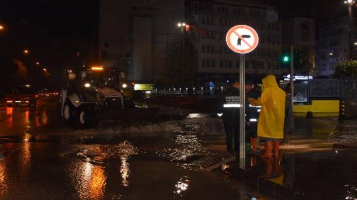 Ordu’da sağanak yağış: Cadde ve sokaklar göle döndü