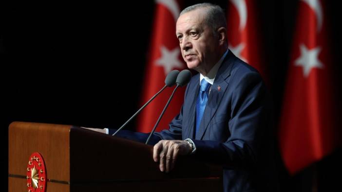 Cumhurbaşkanı maaşına dev zam. Erdoğan'dan Erdoğan'a müjde: Kendini enflasyona ezdirmedi