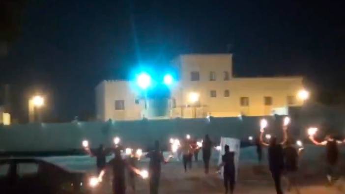 Bahreyn'deki İsrail Büyükelçiliği'ni ateşe verdiler