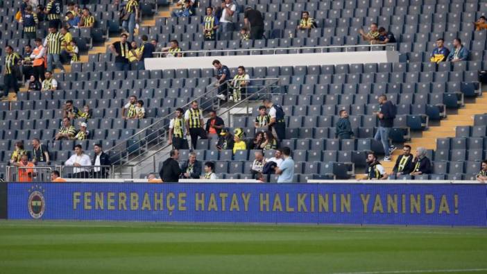 Fenerbahçe Volkan Demirel'i bu pankartla karşıladı. Tribündeki Adnan Polat dikkat çekti