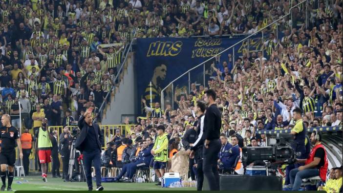 Fenerbahçe stadı İsmail Kartal tezahüratıyla inledi