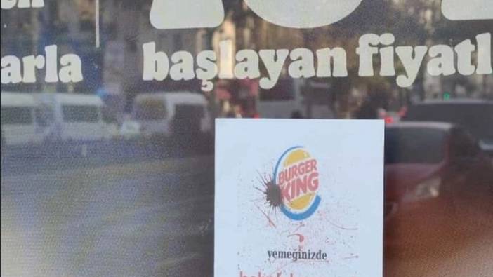 Burger King'in camına bu yazıyı astılar. İsrail Ordusu'na ücretsiz yemek dağıtmıştı