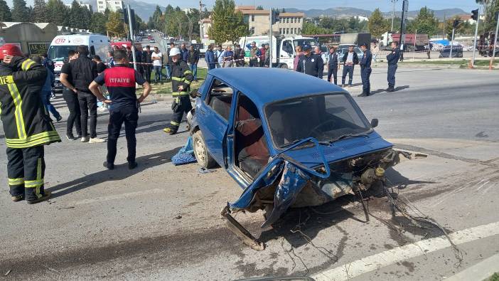 Gediz'de tır otomobili biçti, 1 ölü 1 yaralı