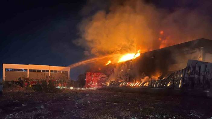 Manisa’da kauçuk fabrikasında yangın