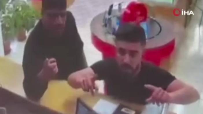 Çalınan telefonunu programla bulan adam dükkan basıp hırsızı dövdü