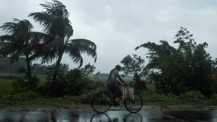 Bangladeş'te Hamoon fırtınası alarmı. 1,5 milyon kişi tahliye edildi