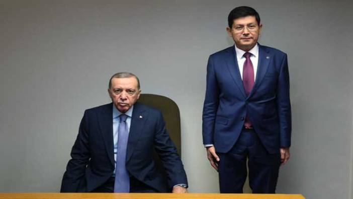 İYİ Parti’den AKP’ye geçen belediye başkanı Erdoğan’ın yanında hazırolda poz verdi