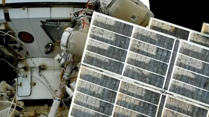 Rus kozmonotlardan 8 saatlik uzay yürüyüşü