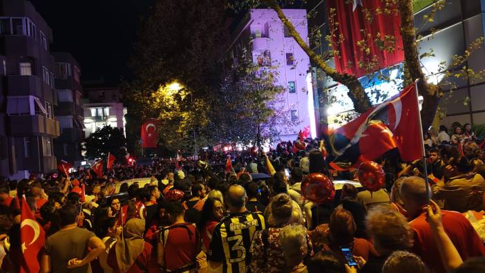 Halk Cumhuriyet’e sahip çıktı İstanbullular Bağdat Caddesine akın etti