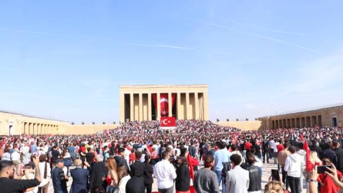 Anıtkabir'de 29 Ekim'de ziyaretçi rekoru kırıldı. Türk milletinin Atatürk’ü sildirmeyeceğinin göstergesi