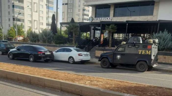 Polisten zırhlı araçlarla Starbucks nöbeti