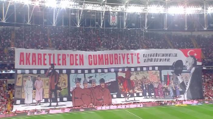 Beşiktaş taraftarından Atatürklü koreografi: Akaretler'den Cumhuriyet'e