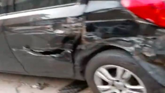 Kadıköy Moda'da bir tır şoförünün park halindeki yaklaşık 40 araca hasar verdiği görüntüler