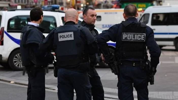 Paris’te bomba paniği