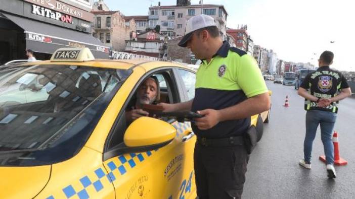 Kadıköy'de seyir halindeyken telefonla konuşan taksiciden ilginç savunma