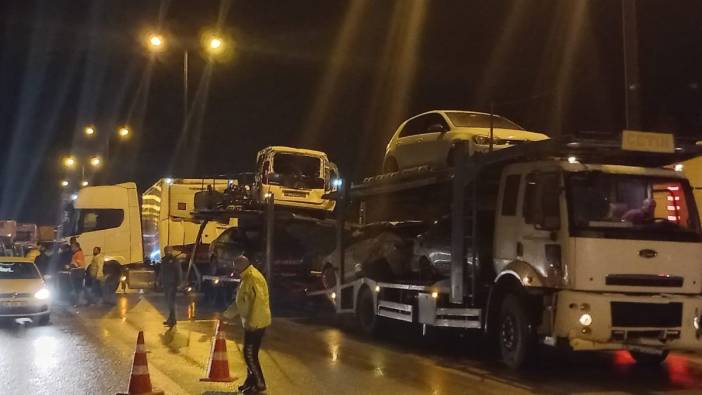 TEM'de çok sayıda araç kazaya karıştı: İstanbul istikameti trafiğe kapandı
