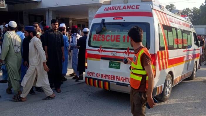 Pakistan'da bombalı saldırısı: 5 sivil hayatını kaybetti