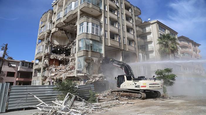 Hatay'da 5 bina kontrollü yıkıldı! Depremde ağır hasar görmüşlerdi