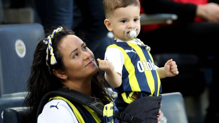 Fenerbahçe Trabzonspor derbisi öncesi renkli görüntüler. Taraftarlar stadı doldurdu