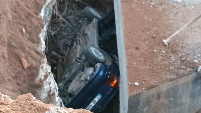 Tatvan'da otomobil yol inşaatına uçtu: 4 yaralı