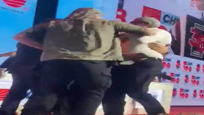 CHP kurultayında Turan Aydoğan saldırıya uğradı