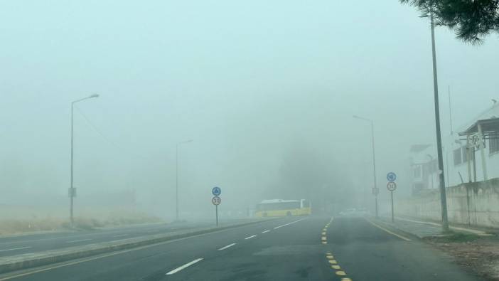 Diyarbakır'da sis etkili oldu. Sürücüler far yakmadan yola çıkmıyor