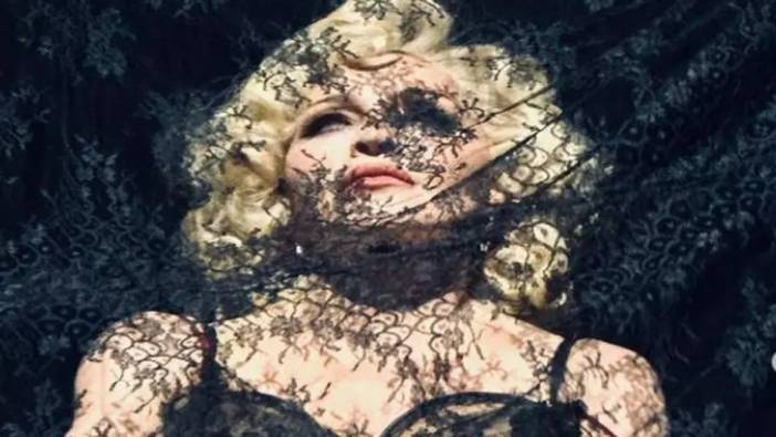 Madonna'nın sansürsüz pozu olay oldu