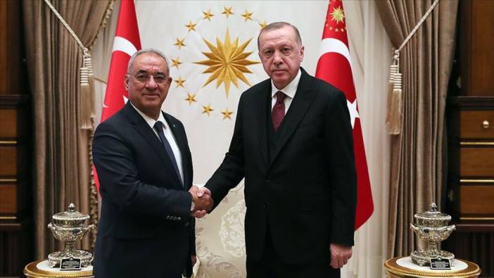 AKP listelerinden vekil olan Aksakal, Ecevit’in kabri başında “DSP’yi yeniden Meclis'e taşıdık” dedi