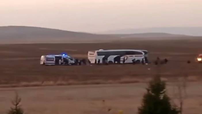 Konya'da yolcu otobüsü traktöre çarptı: 8 yaralı