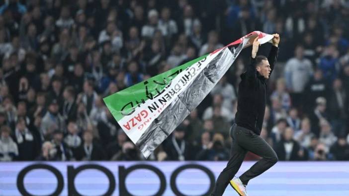 Şampiyonlar Ligi’nde İsrail protestosu: Sahaya atlayıp Filistin bayrağı açtı
